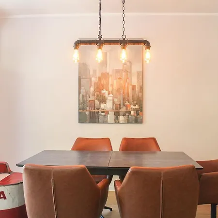 New York - Fuer Freunde & Familien, Stadtnah, Parkplatz, E-ladestation, Gitterbox Fuer Fahrraeder, Fitnessstudio, Digitale Gaestemappe Mit Restaurant- Und Unternehmenstipps * קובלנץ