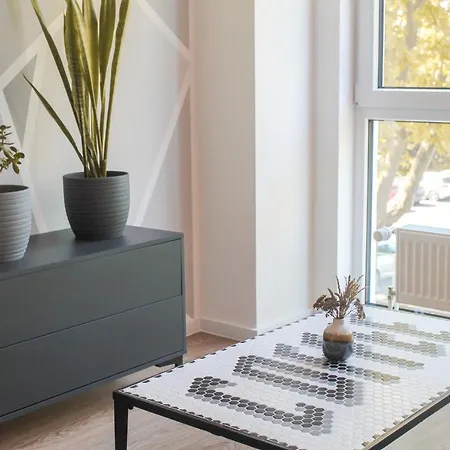 New York - Fuer Freunde & Familien, Stadtnah, Parkplatz, E-ladestation, Gitterbox Fuer Fahrraeder, Fitnessstudio, Digitale Gaestemappe Mit Restaurant- Und Unternehmenstipps * קובלנץ