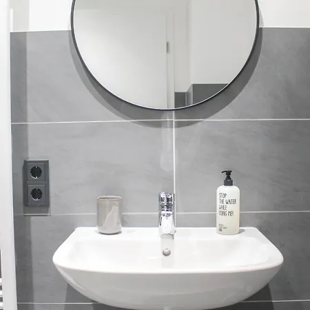 New York - Fuer Freunde & Familien, Stadtnah, Parkplatz, E-ladestation, Gitterbox Fuer Fahrraeder, Fitnessstudio, Digitale Gaestemappe Mit Restaurant- Und Unternehmenstipps