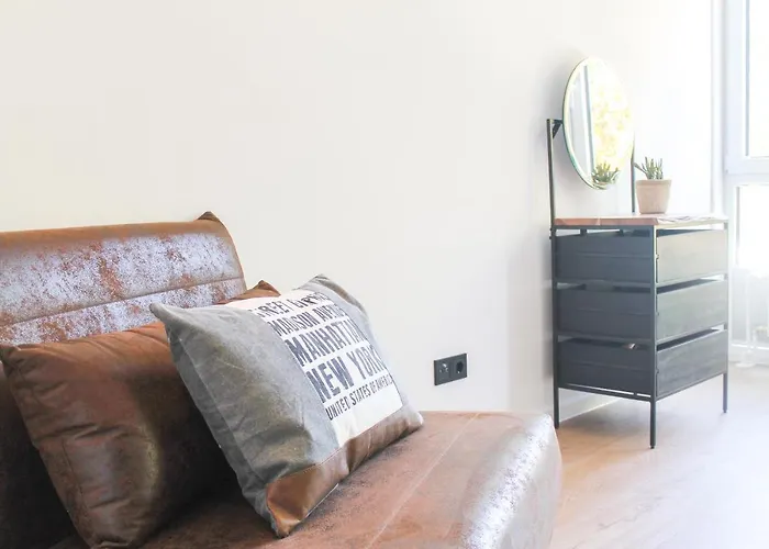 New York - Fuer Freunde & Familien, Stadtnah, Parkplatz, E-ladestation, Gitterbox Fuer Fahrraeder, Fitnessstudio, Digitale Gaestemappe Mit Restaurant- Und Unternehmenstipps Koblenz (Rhineland-Palatinate)