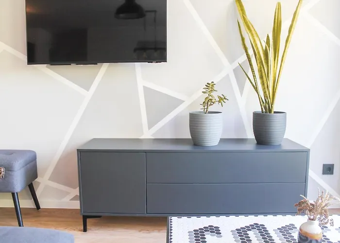 New York - Fuer Freunde & Familien, Stadtnah, Parkplatz, E-ladestation, Gitterbox Fuer Fahrraeder, Fitnessstudio, Digitale Gaestemappe Mit Restaurant- Und Unternehmenstipps * Koblenz (Rhineland-Palatinate)