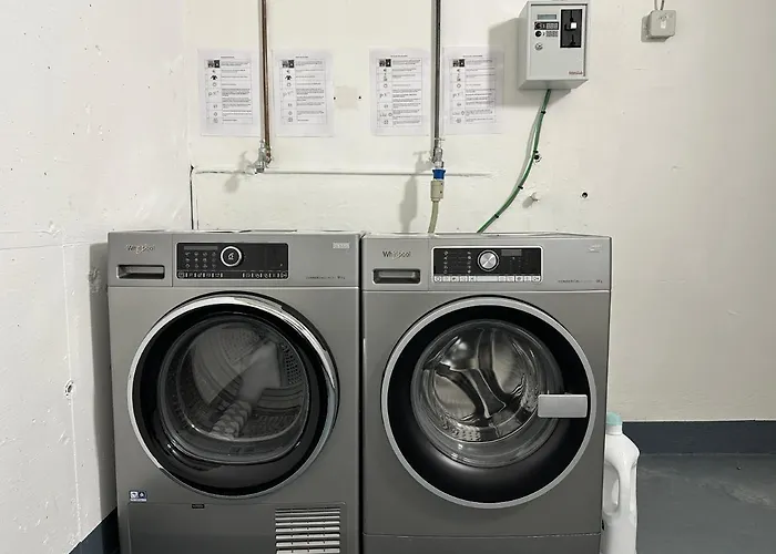 New York - Fuer Freunde & Familien, Stadtnah, Parkplatz, E-ladestation, Gitterbox Fuer Fahrraeder, Fitnessstudio, Digitale Gaestemappe Mit Restaurant- Und Unternehmenstipps * Koblenz (Rhineland-Palatinate)